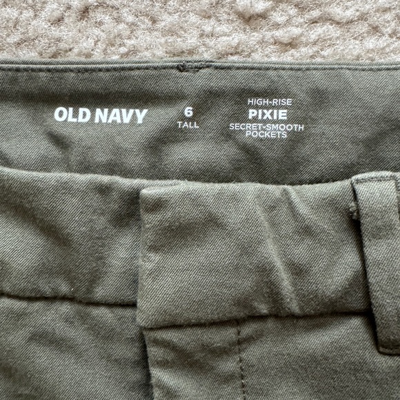 Old Navy High-Rise Pixie Pants in Olive - Picture 3 of 3